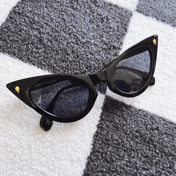 Accessories - Vintage Style Cat Eye Sunglasses